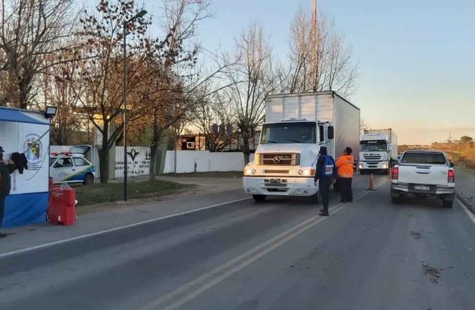 La policía entrerriana colabora con los operativos de control en la ciudad. (FB / Municipalidad de Victoria)