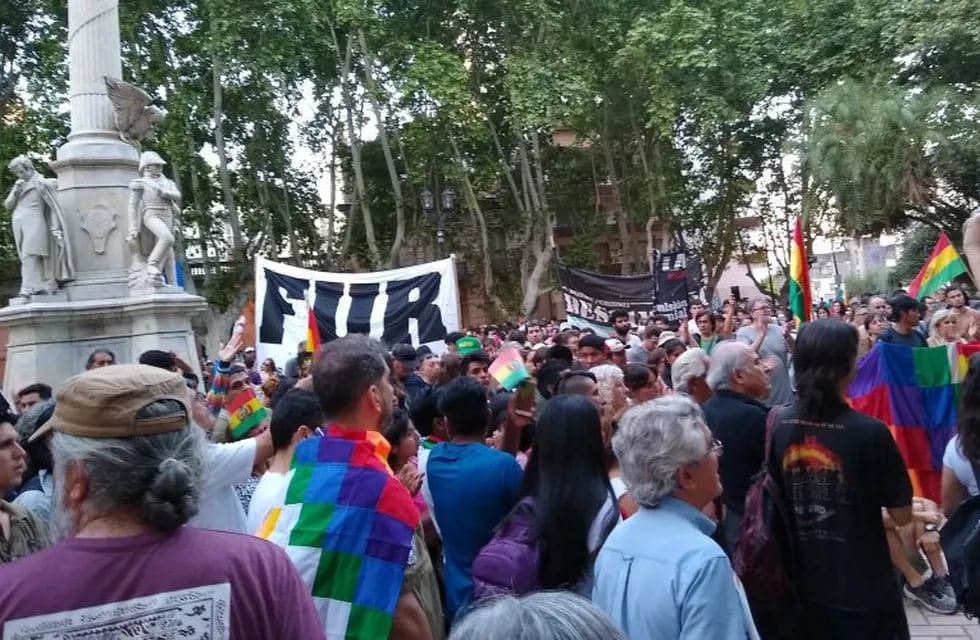 La FUR fue una de las organizaciones que se pronunció contra el golpe de Estado en el país andino. (@lacorrienteros)