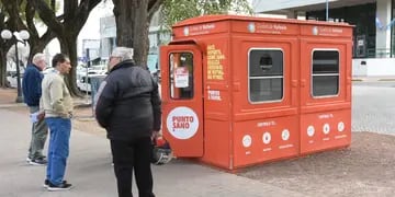 Siguen los controles en el Punto Sano de la Plaza 25 de Mayo