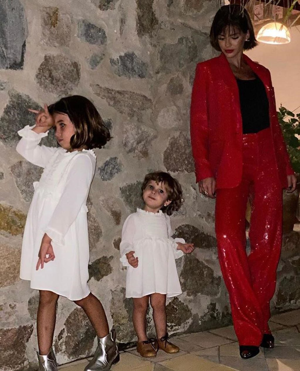 La China Suárez compartió una imagen con sus hijas en el festejo de Año Nuevo.