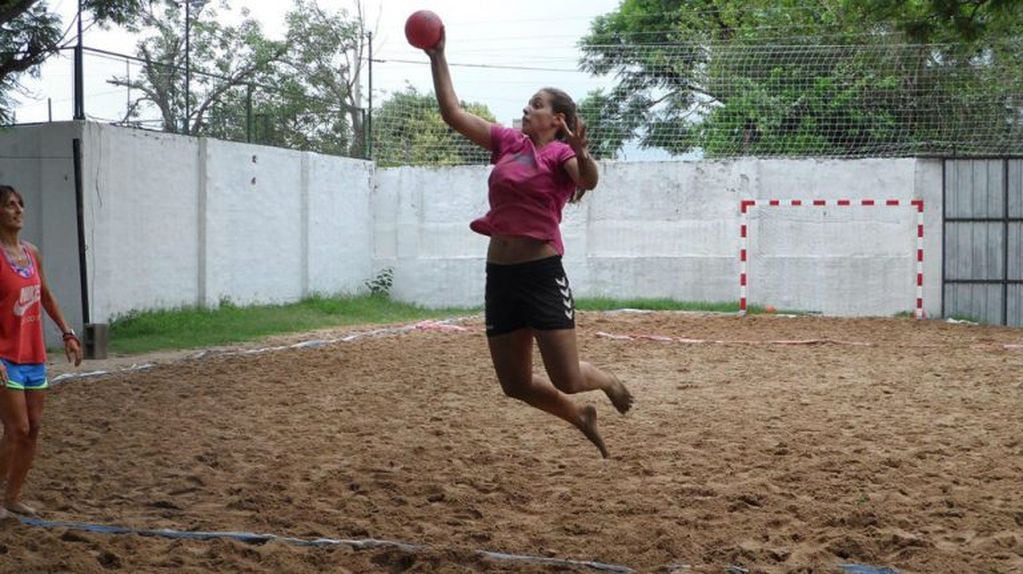 Entrenamiento de la selección cordobesa de beach handball.