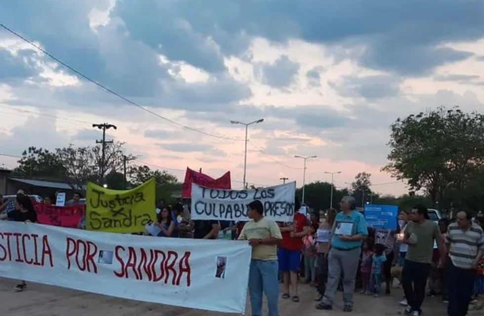 Familiares y amigos de Sandra Palomo, la docente asesinada en Salta, marcharon pidiendo justicia