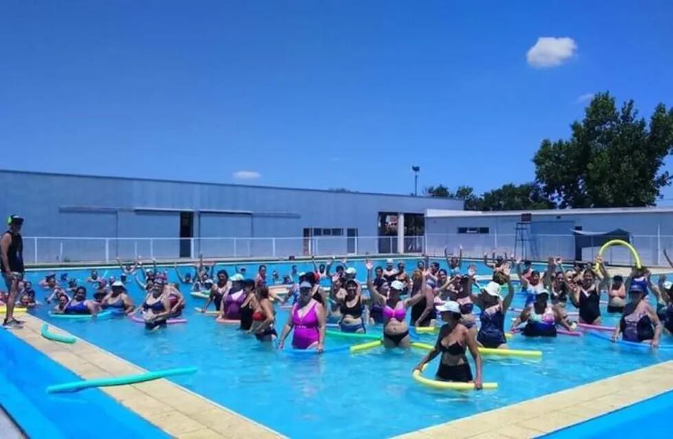 Yoga en el agua, una de las actividades más populares (Prensa Municipalidad de Rafaela)