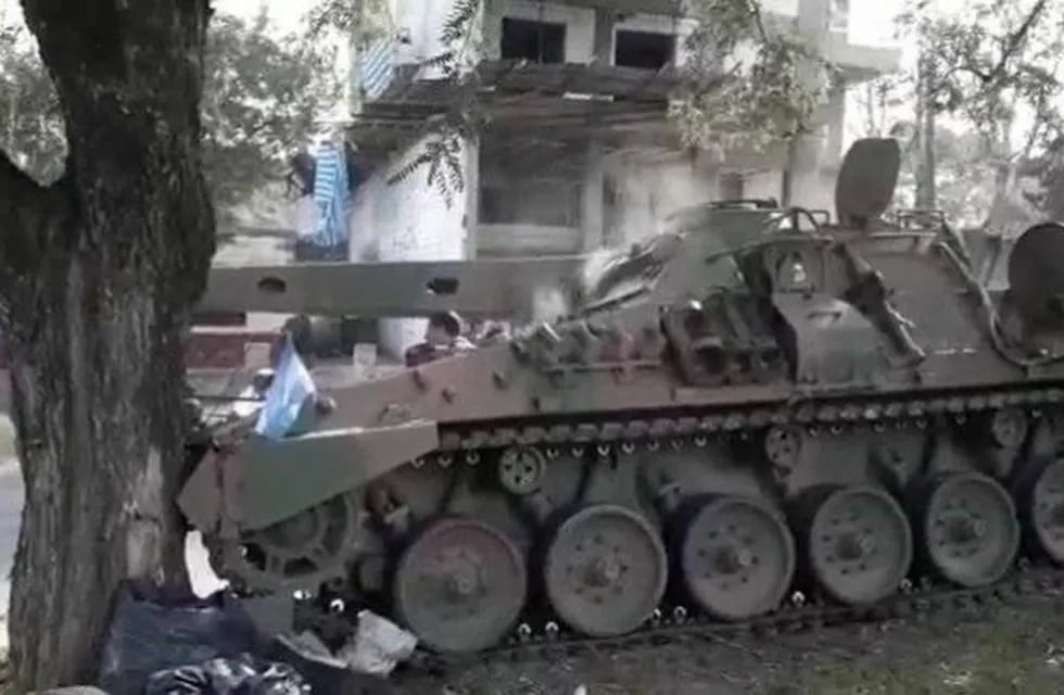 Un tanque militar chocó tras el desfile en Paraná.