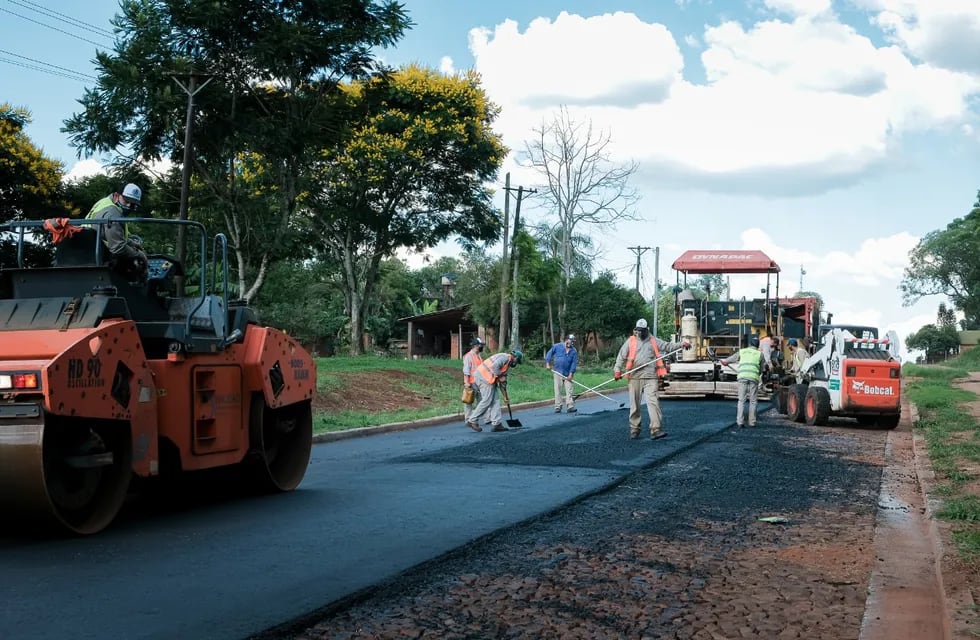 San Pedro: trabajan en el asfaltado de la Av. Nicanor del municipio