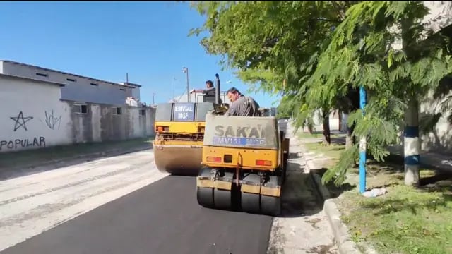 La Municipalidad realiza obras de repavimentación en el barrio Bernardino Rivadavia