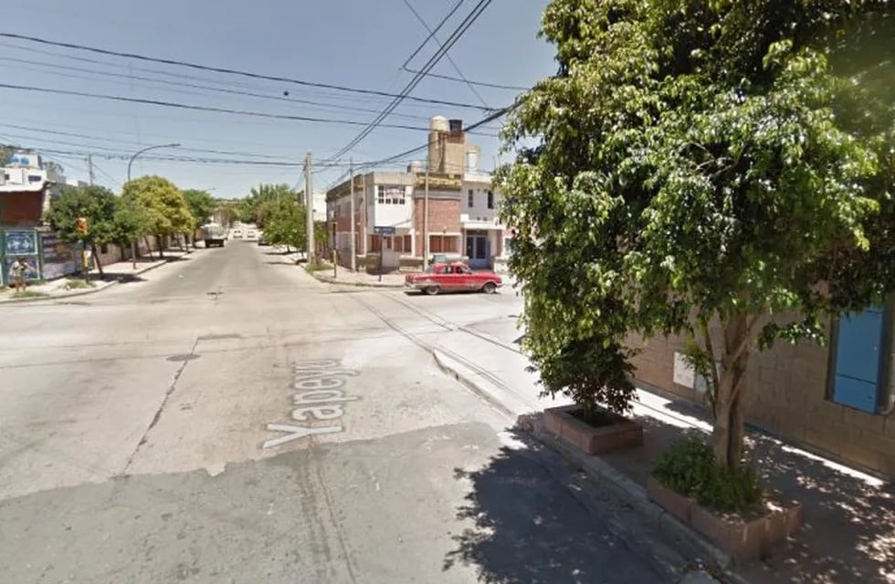 La mujer fue hallada muerta en barrio San Vicente (Street View).