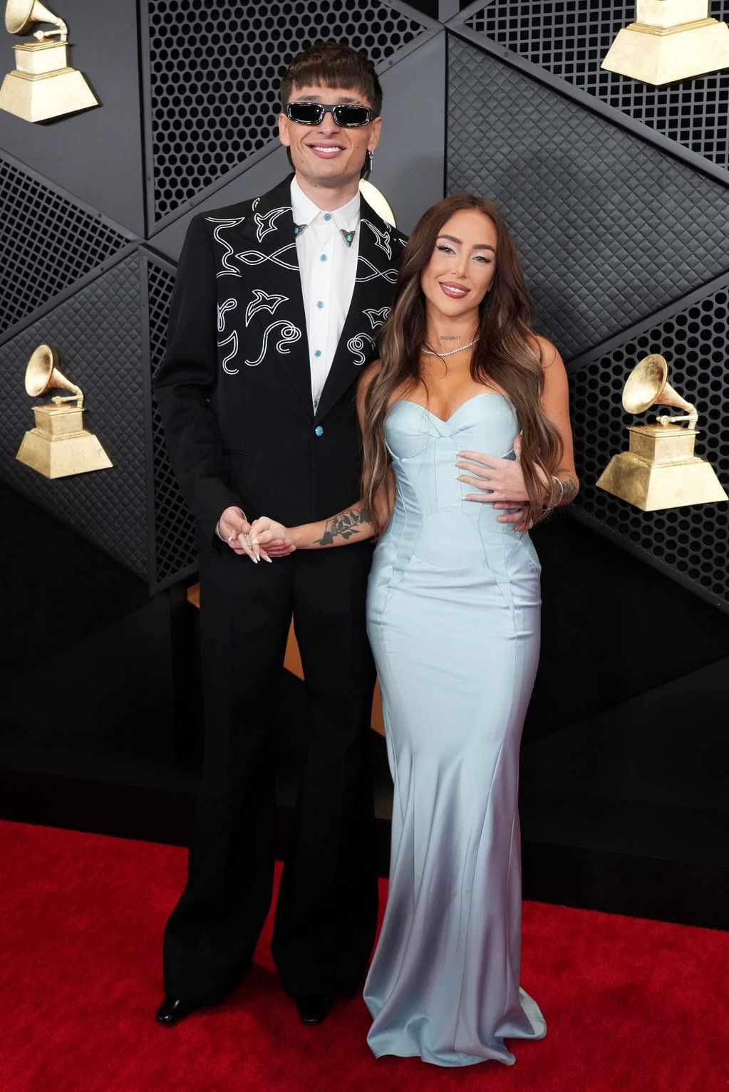 Peso Pluma y Nicky Nicole en los Premios Grammy 2024. (AP)