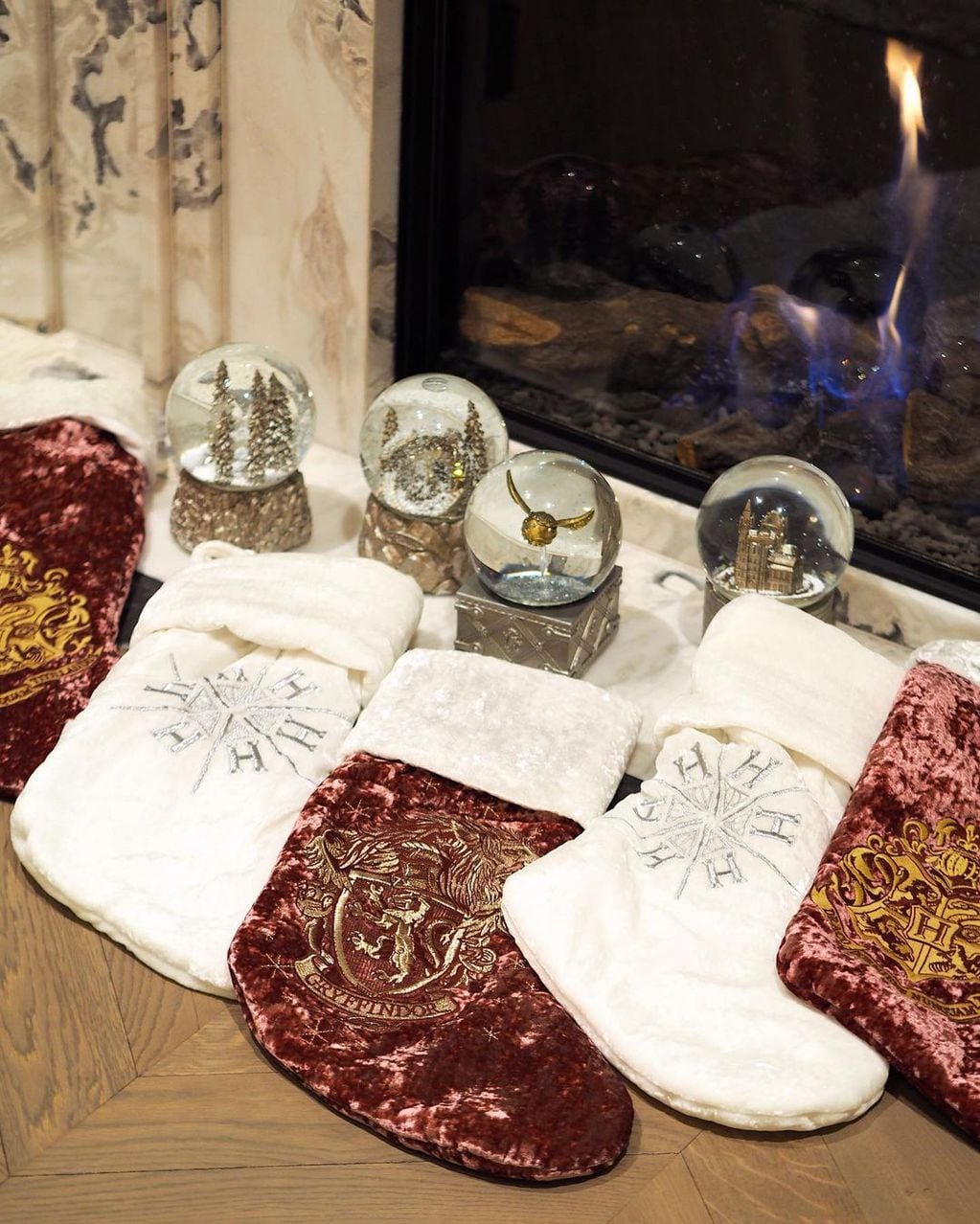 La rosarina mostró los accesorios alusivos a Harry Potter que eligió para la decoración de este año.