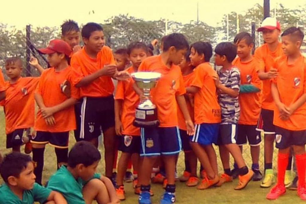 Chicos mbya de Puerto Iguazú, campeones del torneo Valores en la Cancha.