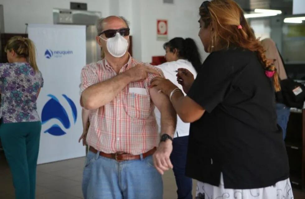 En la Municipalidad 600 adultos mayores recibieron la vacuna antigripal