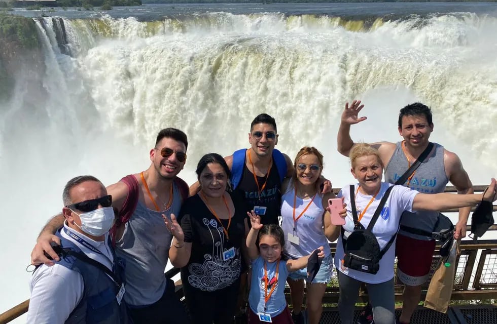Casi cuatro mil turistas visitaron este sábado las Cataratas del Iguazú