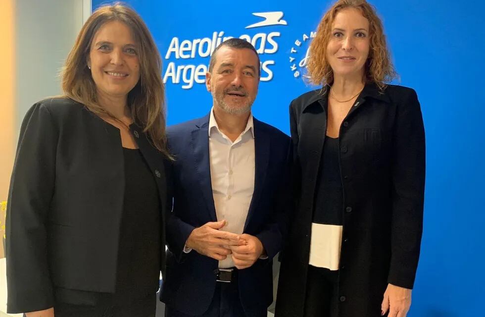 La Secretaria de Turismo, mantuvo una reunión con el gerente comercial de Aerolíneas Argentinas, Iván Blanco Cadahia.