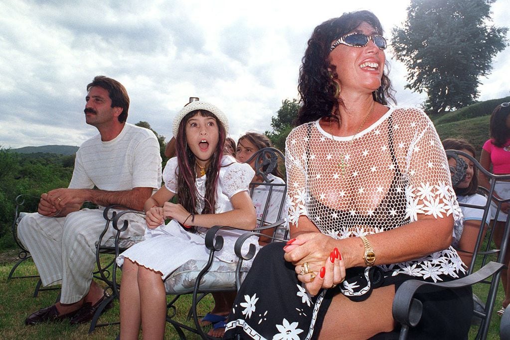 En el año 1997, cumpleaños de Sofía Gala, junto a sus padres, en un Spa de Icho Cruz, Córdoba. (Foto: La Voz Archivo)