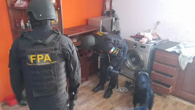 Operativo narco en barrio Villa Libertador.