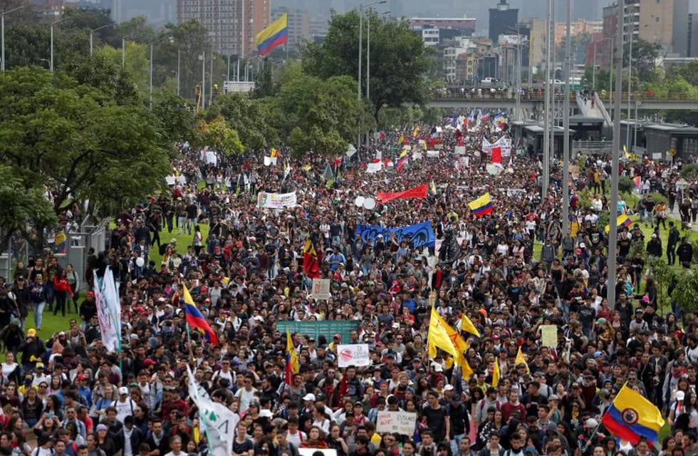 Multitudinarias protestas contra el gobierno de Duque en Colombia.