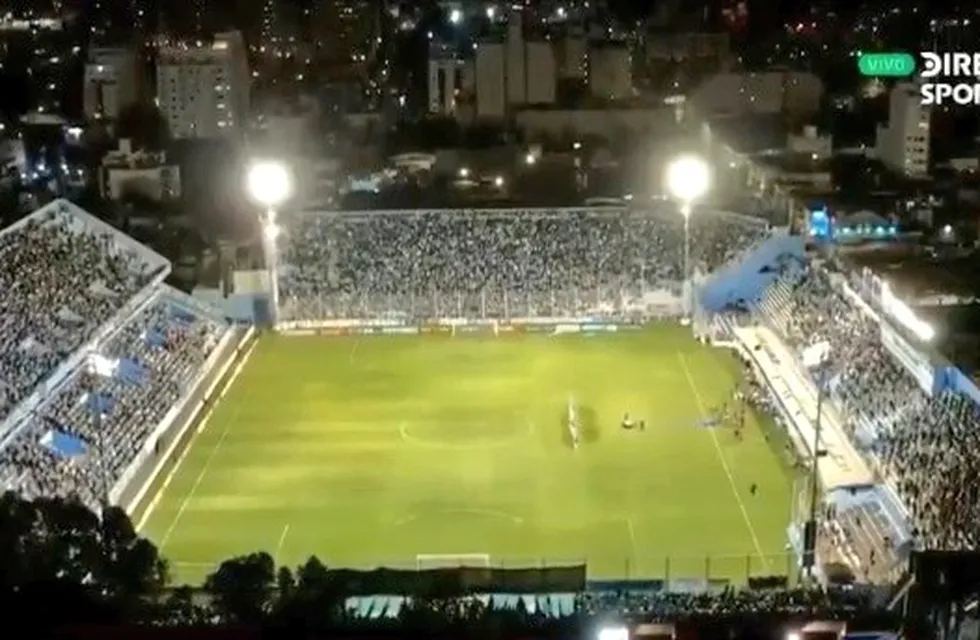 La imagen elocuente de un estadio de Belgrano que superó la capacidad autorizada (Captura TV).