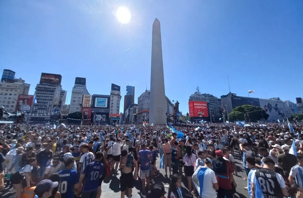 Disturbios en el Obelisco durante los festejos (Clarín)