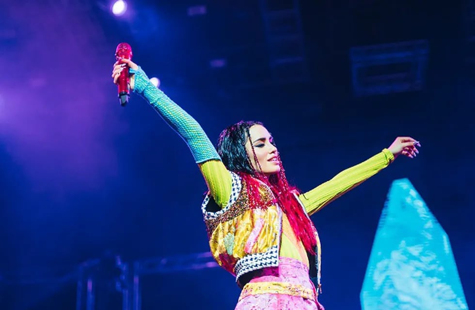 Lali comenzó su gira nacional con un show en el Luna Park.