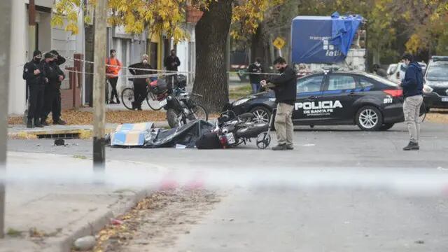 Un policía murió al ser arrollado por un colectivo el barrio Cura de Rosario