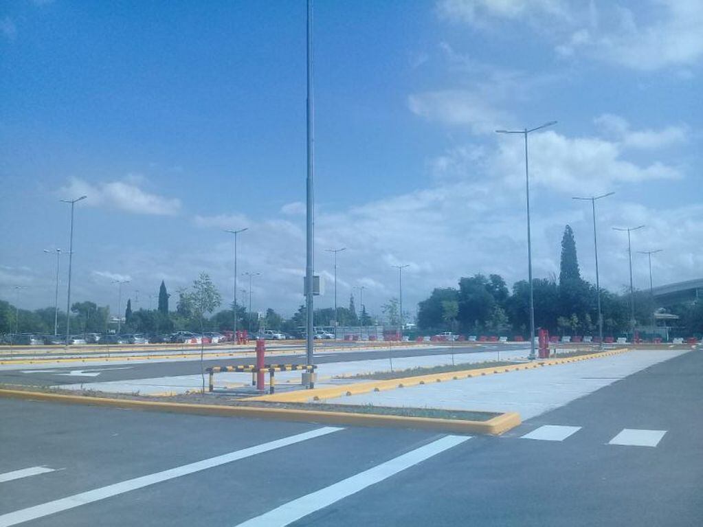 Habilitan nuevos espacios para estacionar en el aeropuerto Córdoba.