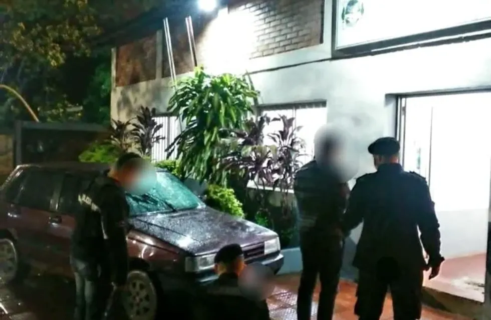 Efectivos policiales recuperaron un automóvil robado en Buenos Aires.