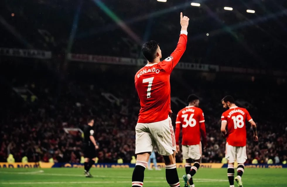 Cristiano Ronaldo festeja su gol ante el Brentford.