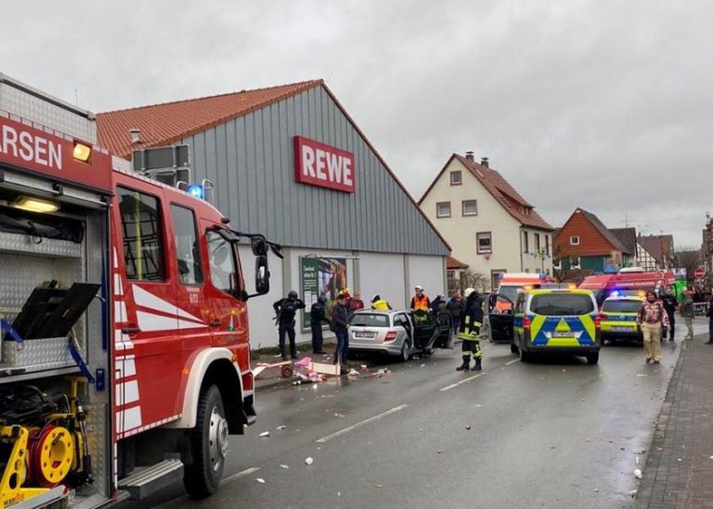 Una camioneta atropelló a varias personas durante la celebración de Carnaval Alemania (Foto: Elmar Schulten/Waldeckische Landeszeitung via REUTERS)