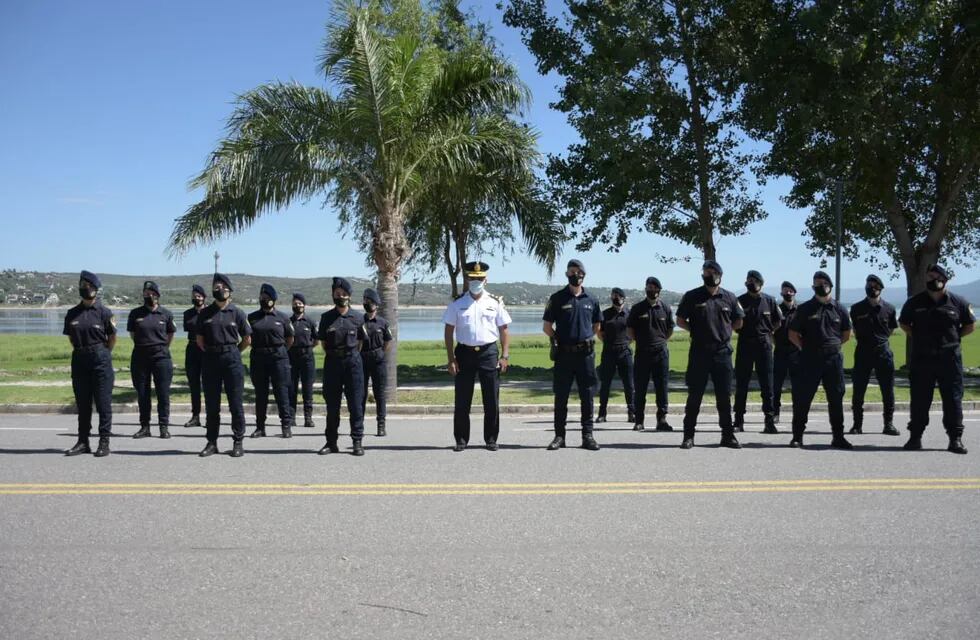 Policía Departamental Punilla despidiendo el año 2020 en la costanera de Carlos Paz.