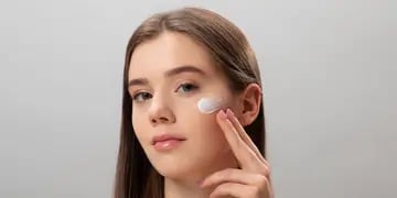 Cómo limpiar el rostro después de usar protector solar: las claves para una piel perfecta