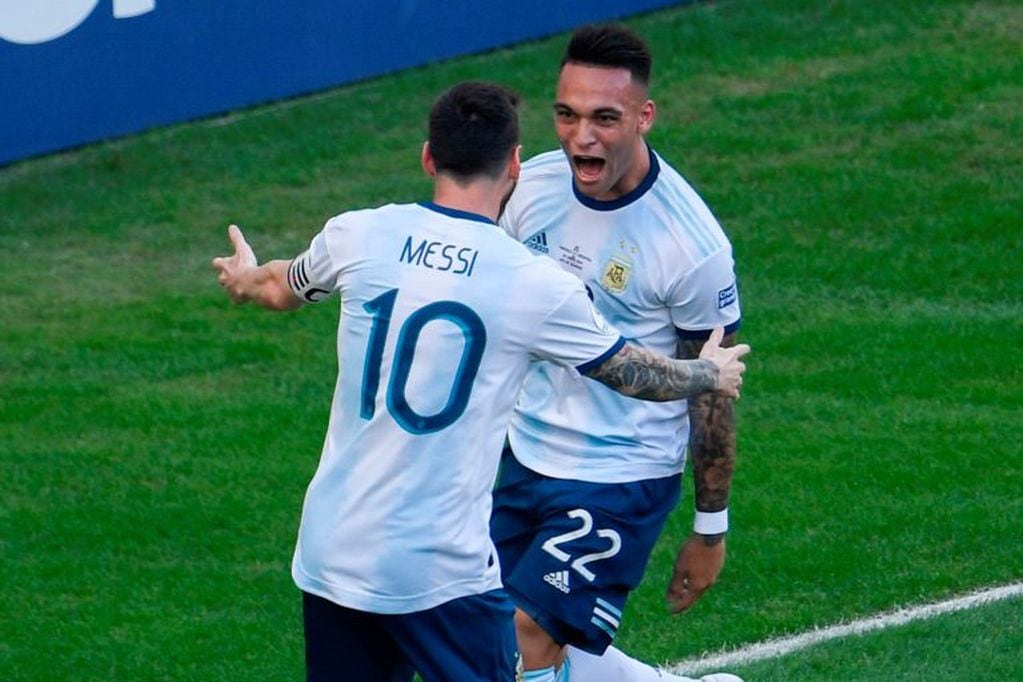 Lautaro Martinez tiene una buena relación con Lionel Messi. (Foto: Mauro Pimentel/AFP)