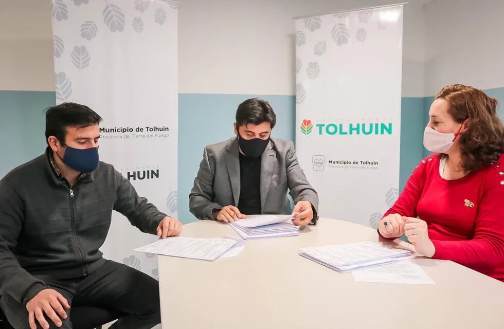 El Municipio de Tolhuin culminó con los planos para el registro definitivo del B° "Altos de la montaña".