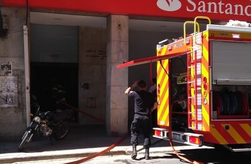 Incendio en Santa Fe al 1200.