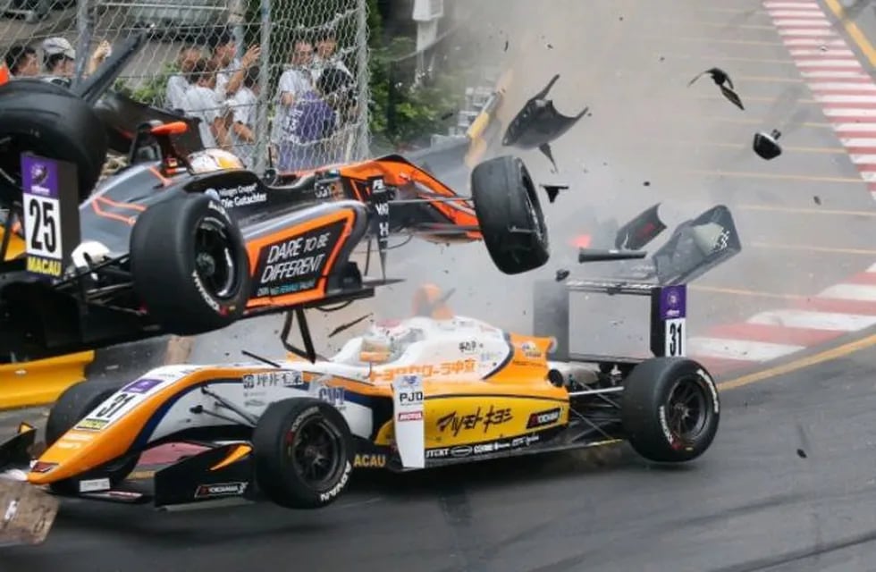 Accidente de la piloto alemana Sophia Floersch, durante el Gran Premio de Macao de Fórmula 3 2018.