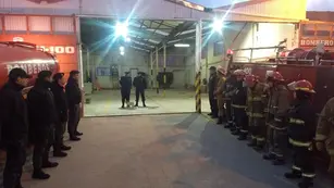 La perrita bombera retiró con honores tras 12 años de servicio.