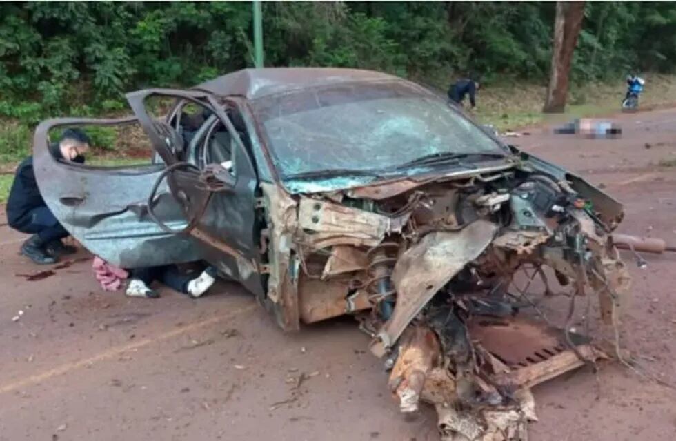 Un conductor lucha por su vida tras un accidente en Apóstoles.