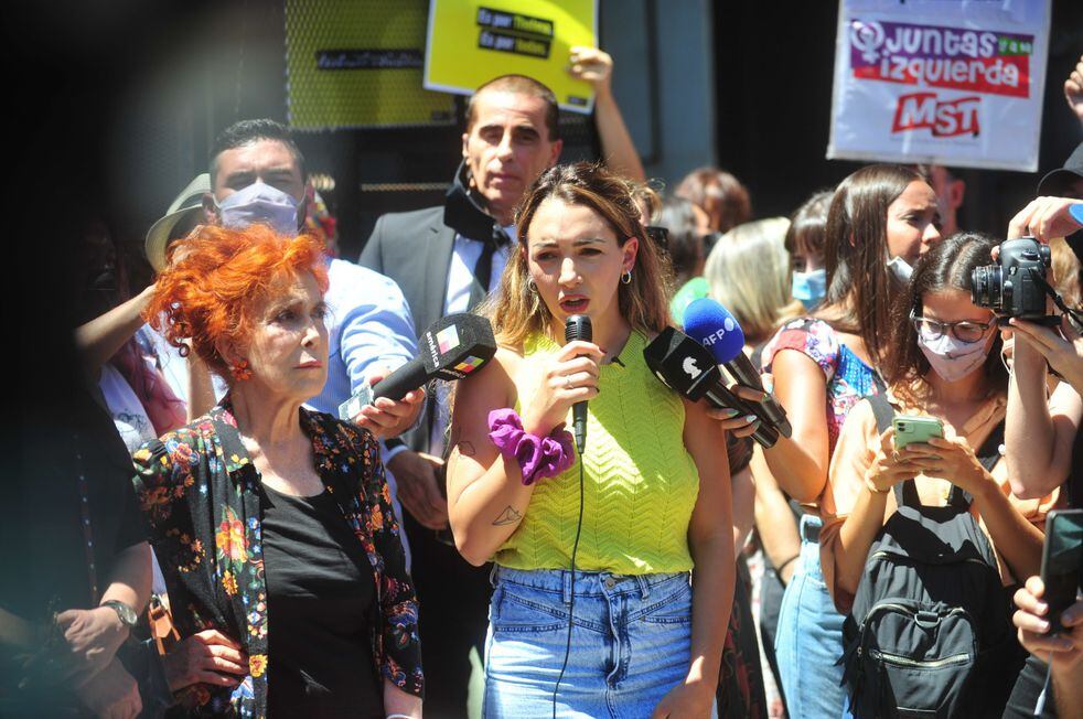 Thelma Fardín durante una marcha en Buenos Aires. (Foto: Clarín).