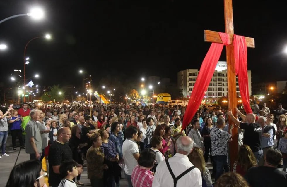 Multitudinario Vía Crucis en Carlos Paz. (Foto: Municipalidad local).