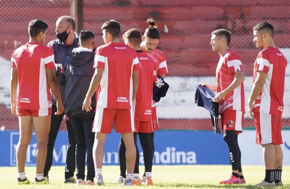 Miliki y Capé meterían dos cambios, uno obligado por la lesión de Arce (Leandro Gómez / Prensa IACC).