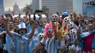  Los hinchas argentinos en Brasil crearon una nueva canción para el Mundial. (AFP)