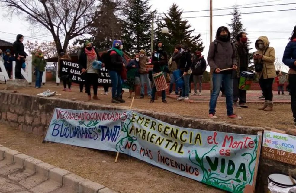 Ambientalistas se manifiestan en Tanti (Foto gentileza de Ayelén Villarreal)