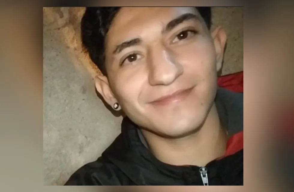 Agustín Alejandro Díaz tiene 25 años, y piden colaboración para poder encontrarlo.