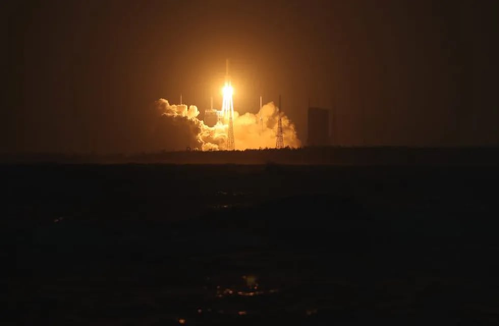Fotografía tomada el 03/11/2016 durante el lanzamiento del cohete Larga Marcha 5, el cohete espacial chino mu00e1s potente hasta la fecha, y que supone un importante paso hacia la planeada estación espacial china. Foto: Yin Gang/Xinhua/Zuma Press/dparn(Vinculado al texto de dpa 