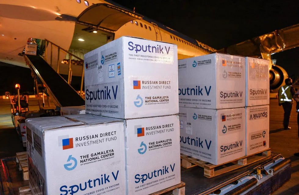 Llegó el primero de los dos vuelos de Aerolíneas Argentinas con vacunas Sputnik V (Foto: Presidencia)