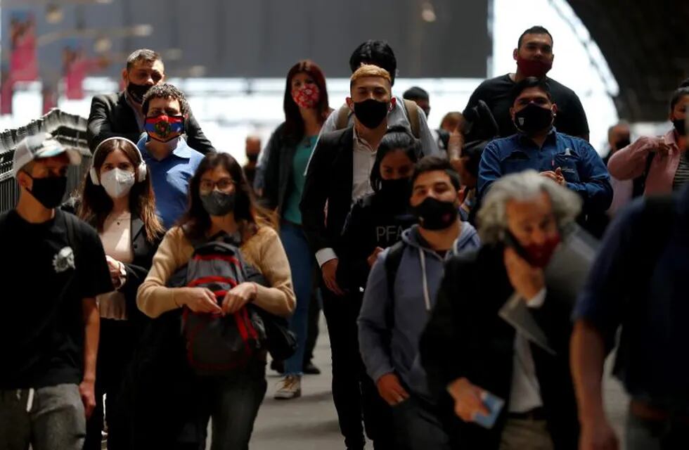 Commuters walk along a platform at Retiro train station, during the spread of the coronavirus disease (COVID-19), in Buenos Aires, Argentina October 9, 2020. REUTERS/Agustin Marcarian