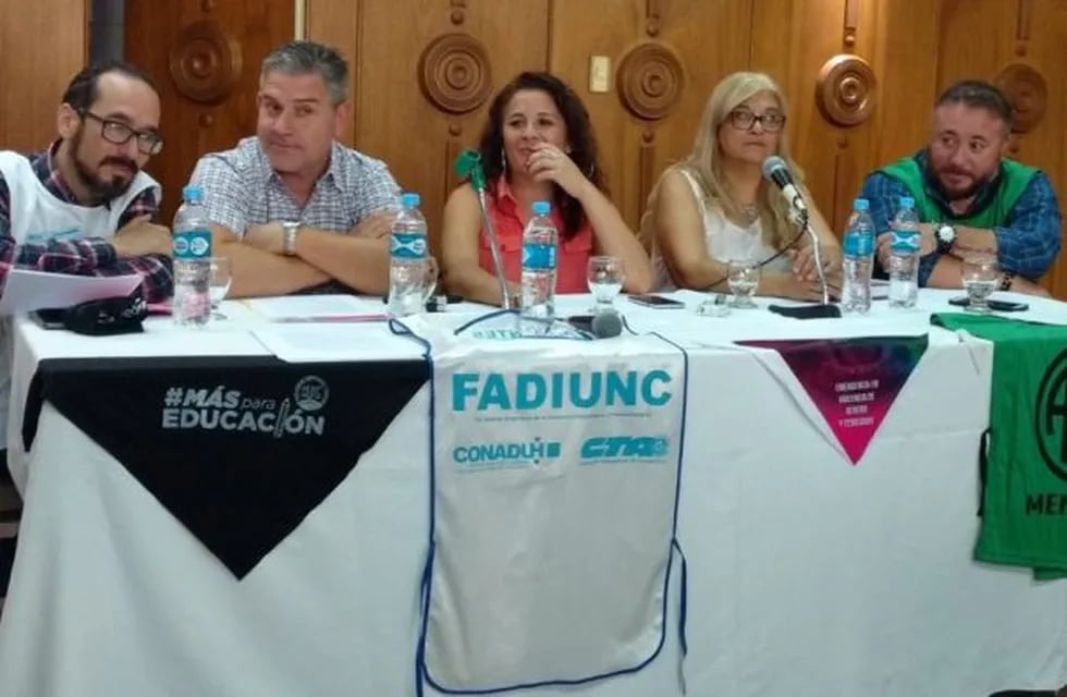 Conferencia de prensa en el lanzamiento del Frente de Unidad Estatal.