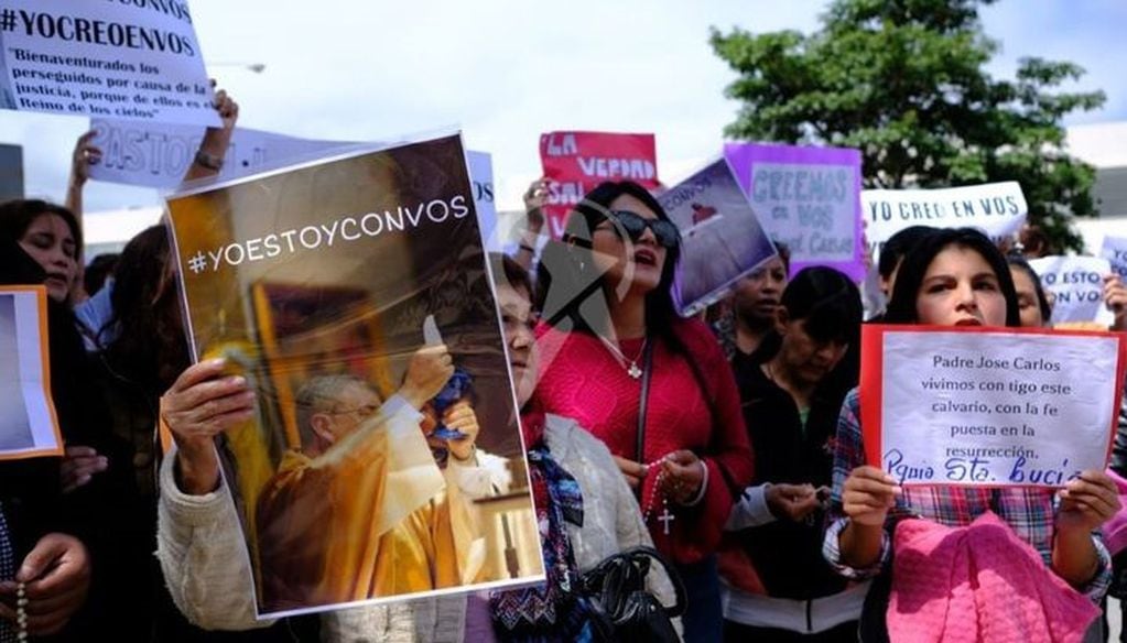 Realizaron un marcha en apoyo al sacerdote José Carlos Aguilera