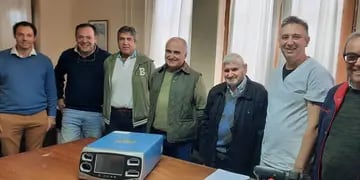 La Comisión de Amigos del Hospital donó un electrobisturí al Centro de Salud de Tres Arroyos