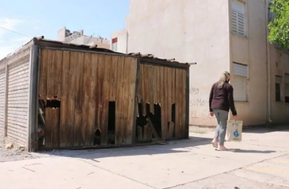 Vecinos destrozaron el garaje del hombre acusado de abuso en San Juan.