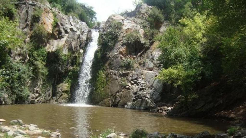 Salto La Estancita. Río Ceballos, uno de los lugares más visitados por los turistas.
